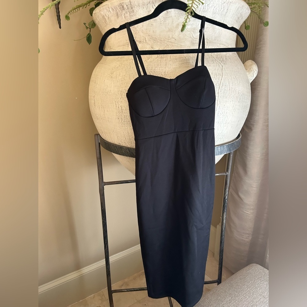 Black MIDI Dress 🥞